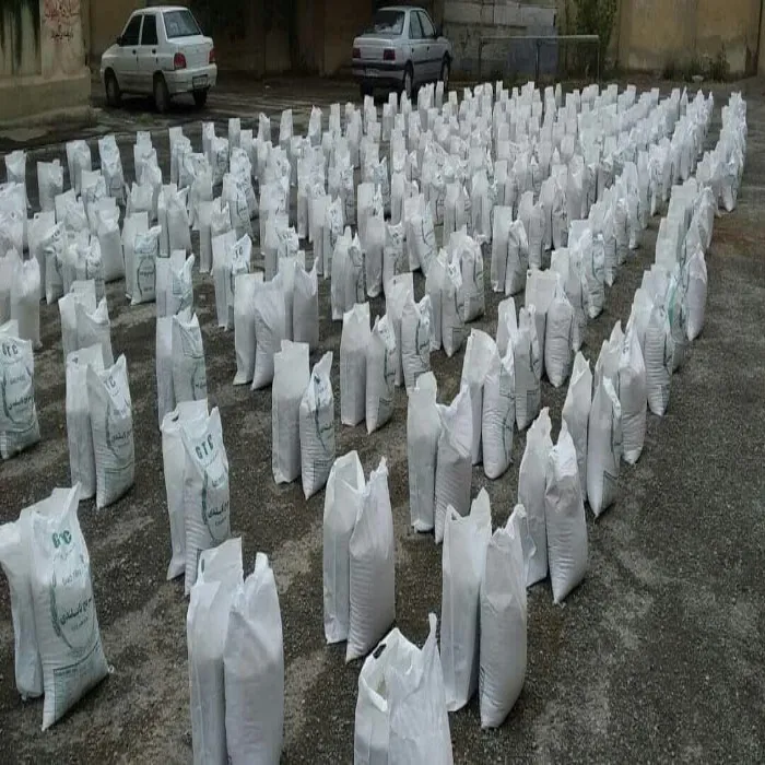 ۱۴۵۰ بسته معیشتی کمک‌ های مومنانه در ملکشاهی توزیع شد