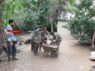 خدمت رسانی ۸۰ جهادگر سپاه امام سجاد در مناطق سیل زده الموت شرقی