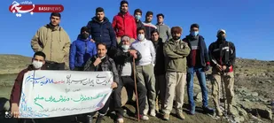 صعود کوهنوردان بسیجی به تپه نیاق