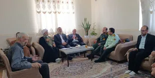 دیدار فرمانده ناحیه مقاومت بسیج حضرت علی اکبر (ع)، با خانواده معزز شهدا شهرستان اشتهارد