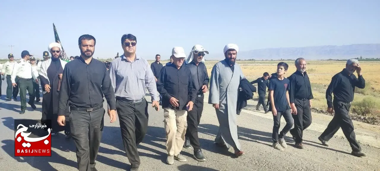 جاماندگان اربعین حسینی در چناران، با پای دل با زائران کربلا همراه شدند + عکس