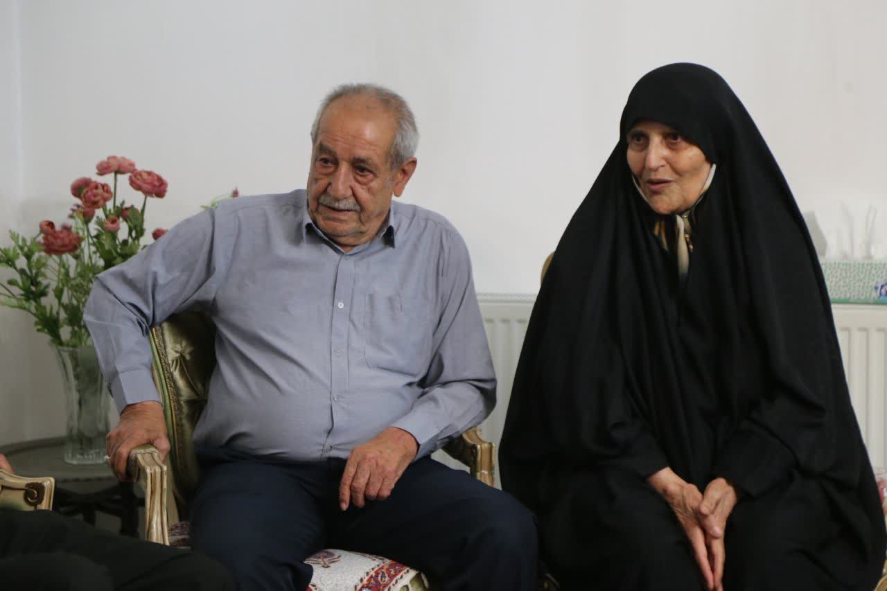 دیدار فرمانده سپاه استان قزوین با خانواده معظم شهید صیادی + تصاویر دیدار فرمانده سپاه استان قزوین با خانواده معظم شهید صیادی + تصاویر