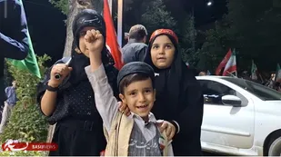 رجزخوانی نوجوانان نسل جدید انقلاب در سنگر خیابان+فیلم
