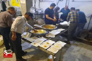 از ذبح دو راس گوسفند تا طبخ 700 پرس غذا در روستا مومن آباد سرخه