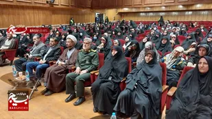 بصیرت یعنی تشخیص حق و باطل با معیار ولی فقیه/انتخابات با مشارکت حداکثری پایه گذار دولت و مجلس قوی است