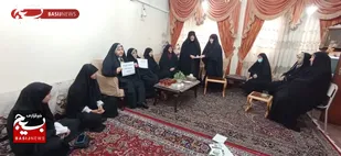 دیدار وتجلیل از خانواده ایثارگر دفاع مقدس توسط خواهران بسیجی در اهواز