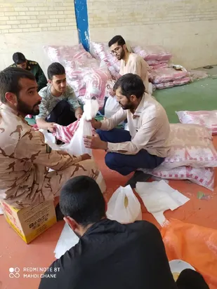 تعداد ۱۰۰ عدد بسته معیشتی حاضر و اماده تحویل به نیازمندان شد