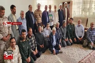دیدار مسئول نمایندگی ولی فقیه و جمعی از وابستگان سپاه انصارالحسین (ع) با خانواده شهید طیب مسعود