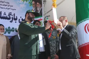 برگزاری آئین نواختن زنگ ایثار و مقاومت در مدارس شوشتر
