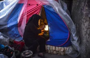 کمک به ساخت خانه برای یک مادر و دختر خردسالش