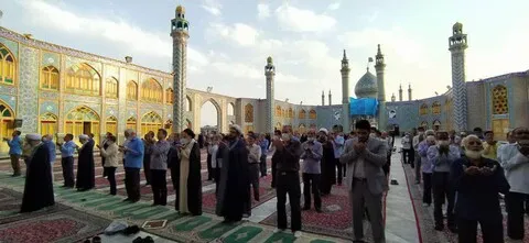 تصاویری از اقامه نماز عید قربان در حرم محمد هلال بن علی (ع)