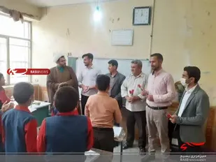 دیدار بسیجیان با معلمان در محله خاردان