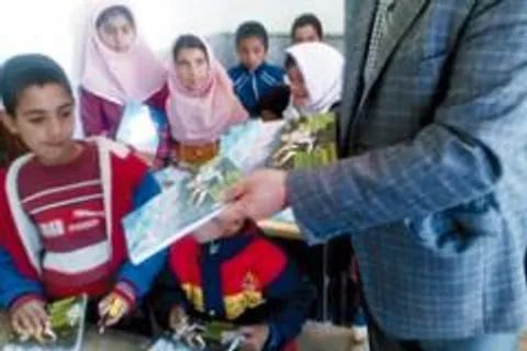 «یک کاسب یک دانش‌آموز» رزمایش نقاشی لبخند بر لبان دانش‌آموزان بی‌بضاعت