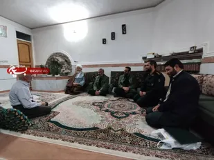 دیدار با خانواده شهدا و ایثارگران با عنوان "آبروی محله" در ایوانکی برگزار شد