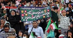 اجرای کامل سرود &laquo;سلام فرمانده&raquo; توسط دهه نودی&zwnj;ها در ورزشگاه آزادی