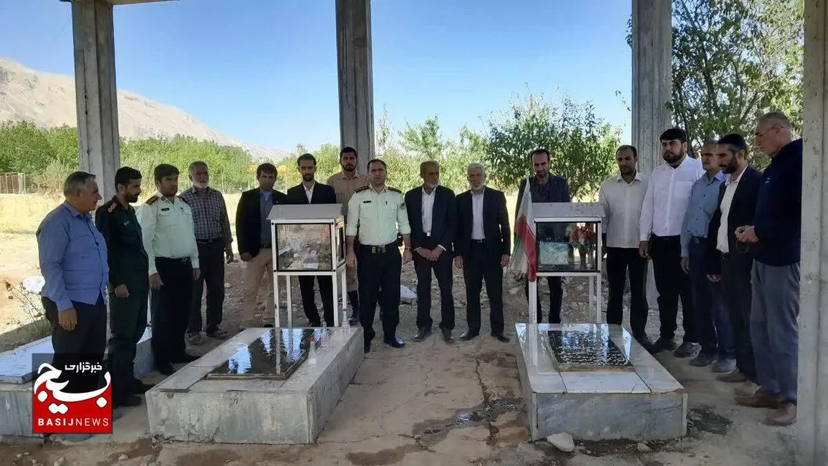عطر افشانی قبور مطهر شهدای روستای امیری سفلی