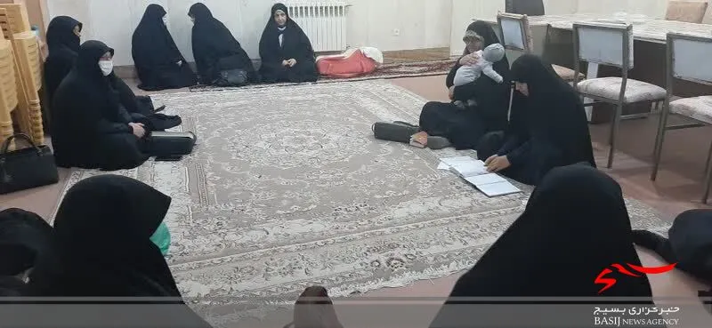 برگزاری مراسم جزء خوانی و تفسیر قرآن در حوزه بسیج حضرت نرجس (س)