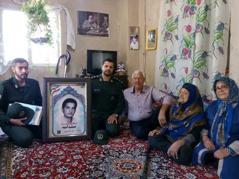 شهیدان و ایثارگران مظهر صلابت این مرز و بوم هستند