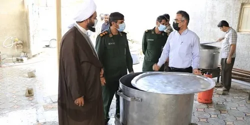 طبخ وتوزیع ۱۰هزار پرس غذای گرم در بین نیازمندان شهرستان بندر خمیر