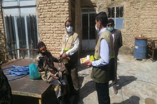 توزیع ۸۰ بسته معیشتی و بهداشتی در اردوی جهادی سلامت در روستای دنیان بخش کردیان جهرم
