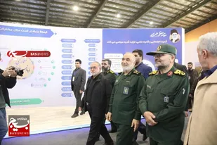 بازدید فرمانده کل سپاه و رئیس سازمان بسیج مستضعفین از نمایشگاه الگوهای مسیر پیشرفت