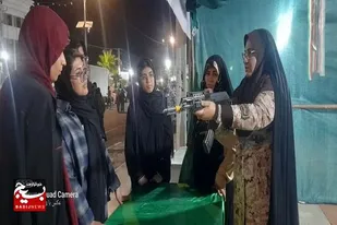 برگزاری آموزشی سلاح&zwnj;شناسی توسط حوزه مقاومت بسیج شهیده نسیمه زارعی در حاشیه تجمعات