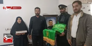خدام آستان حضرت فاطمه معصومه(س) از خانواده شهید روح&zwnj;الله عجمیان تجلیل کردند