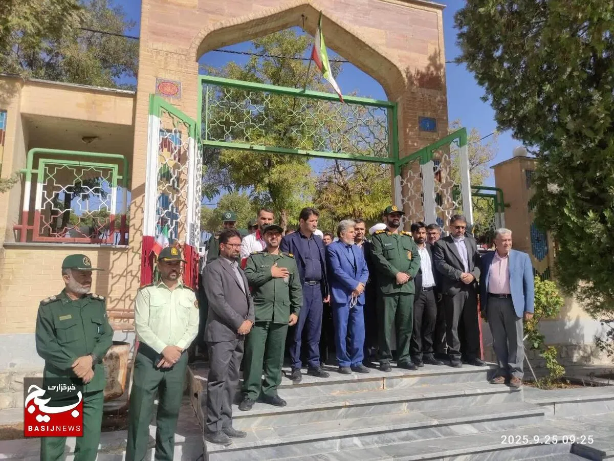 غبارروبی مزار مطهر شهدا در شهر اردل