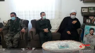 دیدار فرمانده و مسئول دفتر نمایندگی ولی فقیه در سپاه کربلا با خانواده شهید مدافع حرم عابدینی+تصاویر