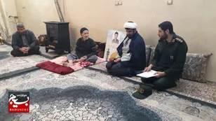  دیدار مسئول دفتر نمایندگی ولی‌فقیه در ناحیه مالک‌اشتر مشهد با خانواده شهدا