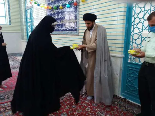 تجلیل از بانوان محجبه با هدیه فرهنگی در سورشجان