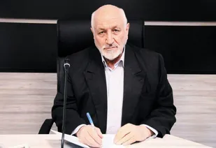 ما ایستا ده ایم، زجان، پا ی انقلاب