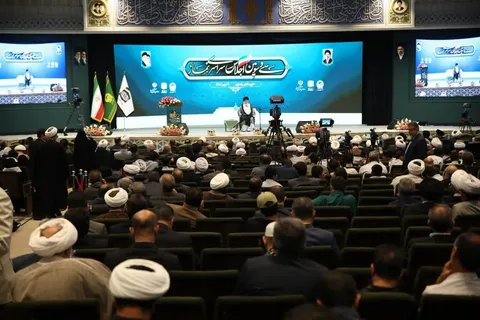 اقامه نماز باید در متن زندگی اجتماعی مردم ظهور پیدا کند