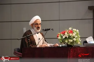 تلاش دشمن ایجاد انحراف در انقلاب  برای مقابله با آن است