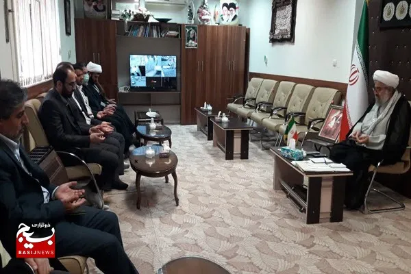 میز خدمت کانون بسیج حقوقدانان ملایر به مناسبت دهه فجر برگزار می‌شود
