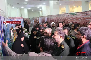 بازدید سردار سلیمانی از نمایشگاه دستاوردهای بسیج در همدان