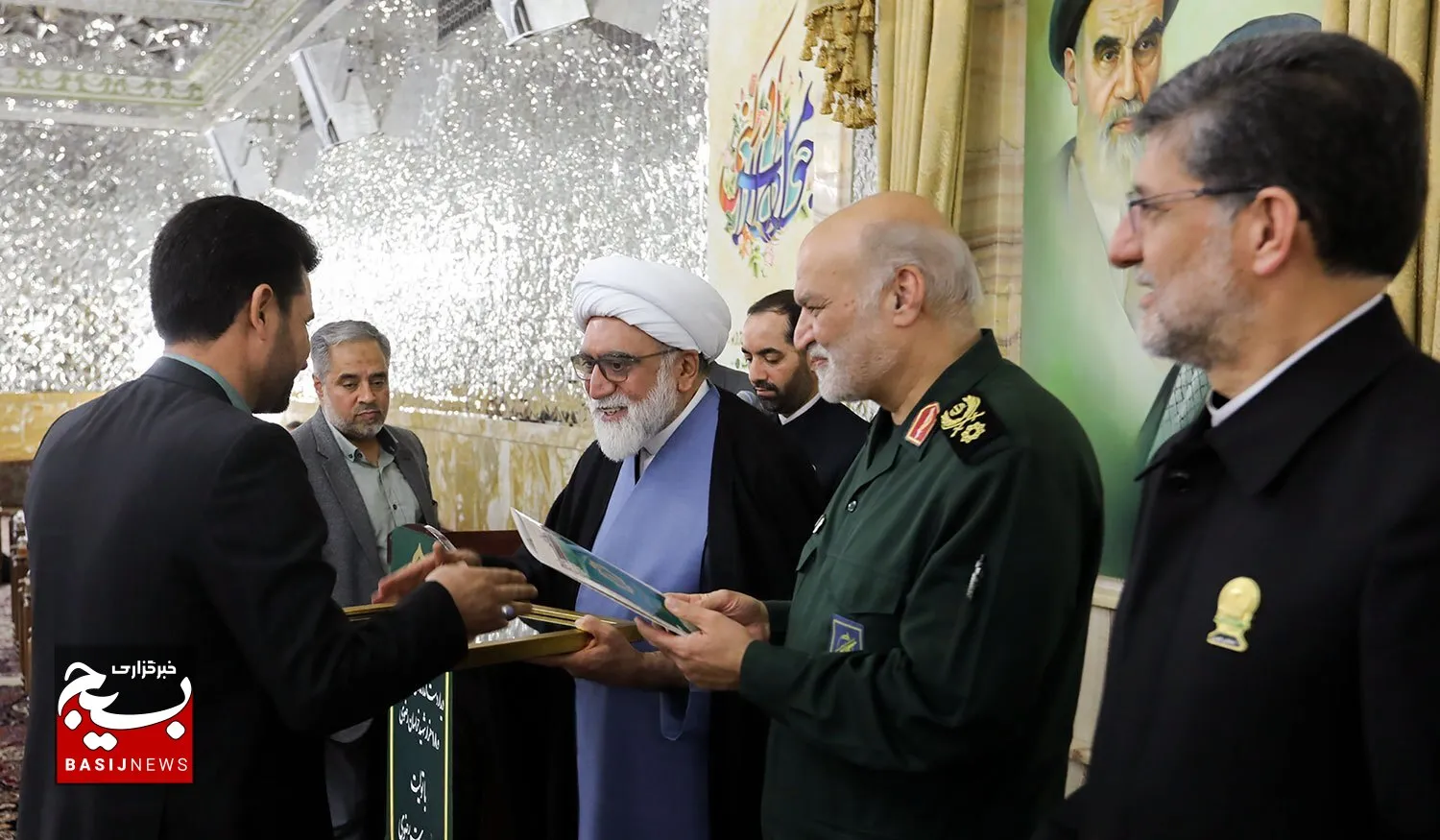 دست‌اندرکاران کنگره ۱۸ هزار شهید خراسان رضوی با تولیت آستان قدس رضوی دیدار کردند+تصاویر