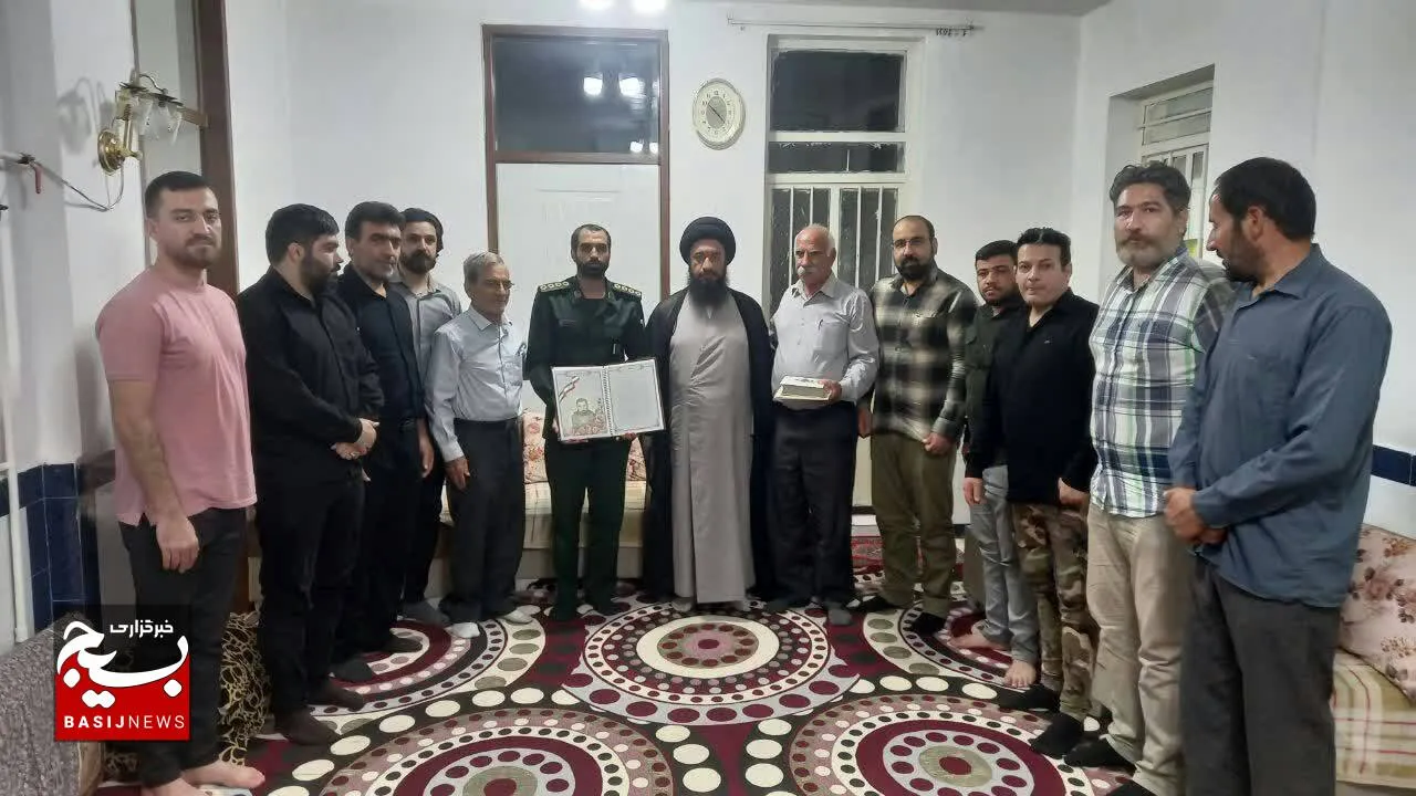 دیدار با خانواده فرمانده شهید علی خوردکه در شهرک بهرام