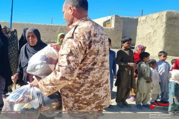 توزیع ۲۰ دست لباس گرم در روستای ککنوک بخش مرزی بم پشت