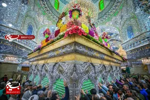 تزیین حرم مطهر امام حسین(ع) با هزاران شاخه گل