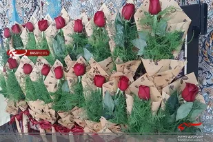 اهدا گل به پاس تشکر از مجاهدان امنیت در زاهدان