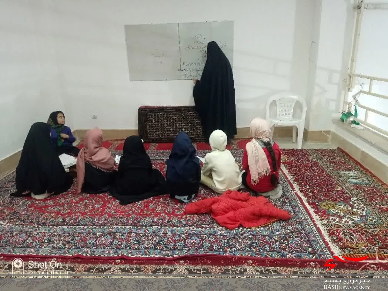آموزش حفظ و روخوانی قرآن کریم در پایگاه نجمه خاتون