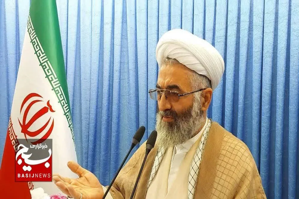 انسجام ملی و تبعیت از رهبری بزرگ‌ترین عامل شکست توطئه‌های دشمن است