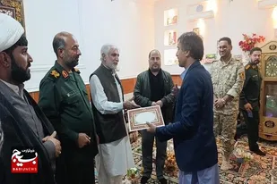 تجلیل از خانواده فرمانده پایگاه شهید نورایی به مناسبت هفته بسج