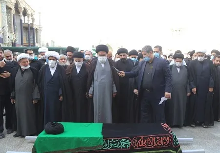 پیکر آیت‌الله هاشمی‌گلپایگانی در حرم حضرت معصومه (س) آرام گرفت