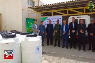 اهدا 110 عدد تانکر سه لایه پلی اتیلن ۵۰۰ لیتری ذخیره آب آشامیدنی، به خانواده های آسیب دیده از سیل.