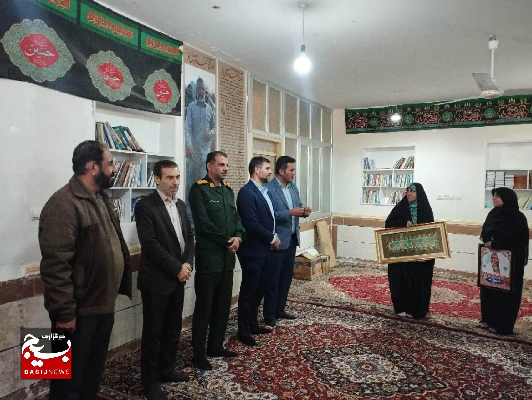 مسئولین شهرستان کارون با خانواده شهید سردارسیدحمید  تقوی دیدارکردند