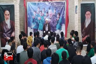 حضور مدیر تعلیم و تربیت سپاه ناحیه ملایر در جمع معتکفین مسجد حاج قاسم ملایر+تصاویر
