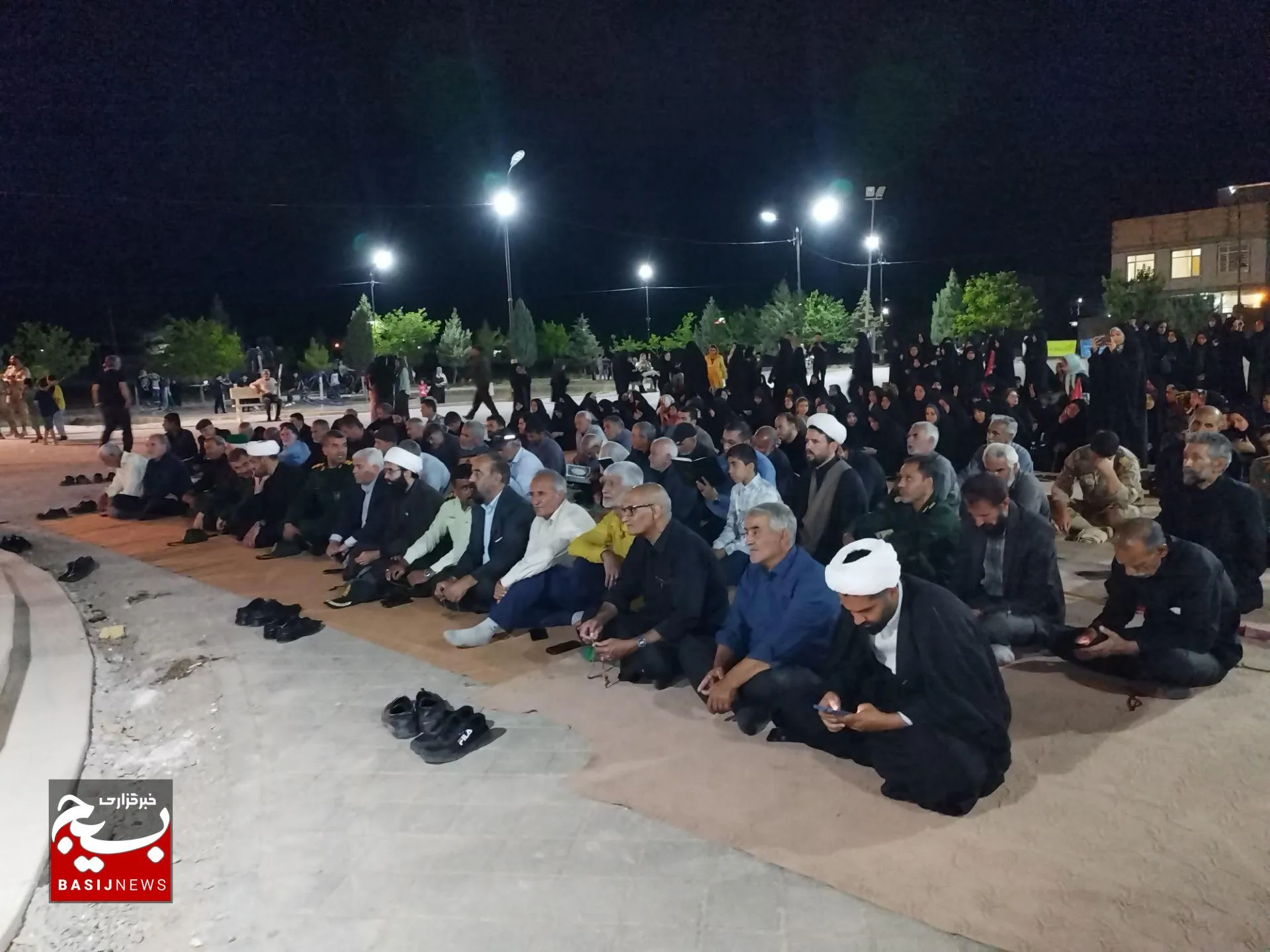 پرچم متبرک گنبد حسینی، فیروزه را غرق اشک کرد
