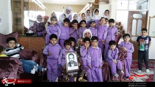 دیدار نونهالان مهد قرآنی ریحانه همدان با خانواده شهید&laquo;حمدالله روحی&raquo;
